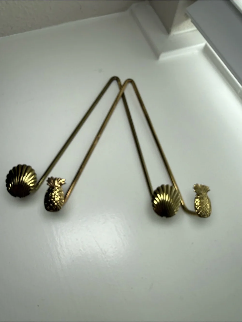 Vintage Gold Pineapple & Shell plate holder Set